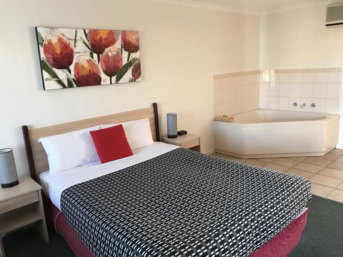 Beachcomber Motel & Apartments - Accommodation QLD 0
