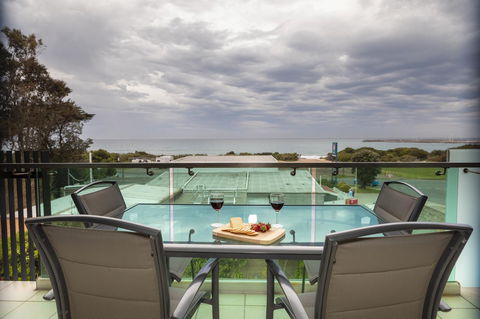 The Dolphin Apartments - Accommodation QLD 4