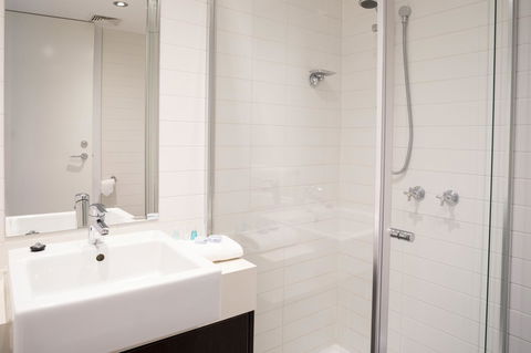 The Dolphin Apartments - Accommodation QLD 11