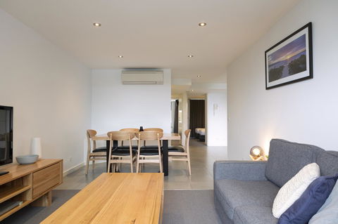 The Dolphin Apartments - Accommodation QLD 7