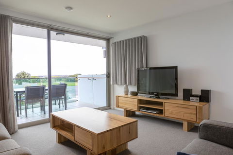 The Dolphin Apartments - Accommodation QLD 18