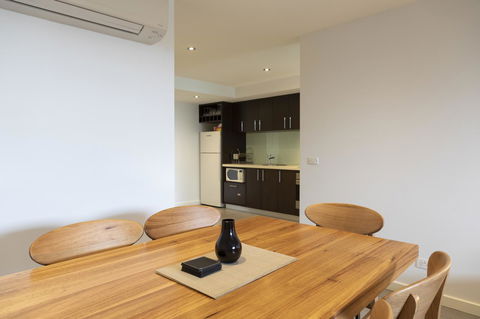 The Dolphin Apartments - Accommodation QLD 8