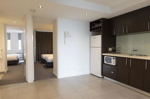 The Dolphin Apartments - Accommodation QLD 2