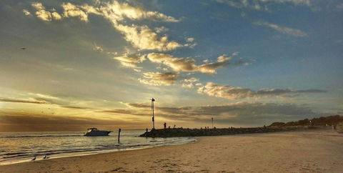 Waterfront Retreat - Accommodation QLD 30