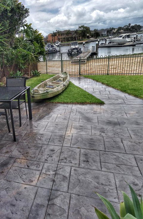 Waterfront Retreat - Accommodation QLD 10