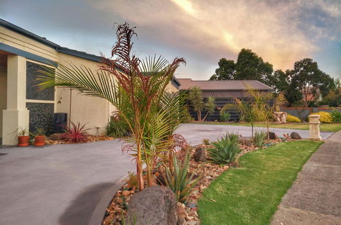 Waterfront Retreat - Accommodation QLD 7