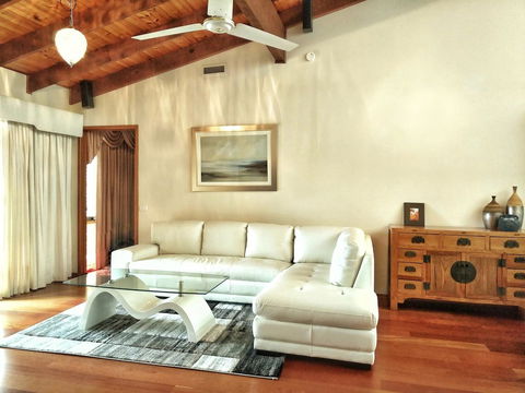 Waterfront Retreat - Accommodation QLD 15