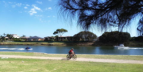 Waterfront Retreat - Accommodation QLD 28