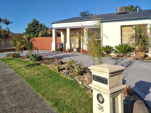 Waterfront Retreat - Accommodation QLD 6