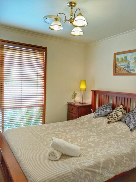 Waterfront Retreat - Accommodation QLD 21