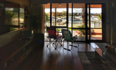 Waterfront Retreat - Accommodation QLD 3