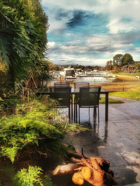 Waterfront Retreat - Accommodation QLD 8