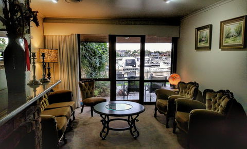 Waterfront Retreat - Accommodation QLD 14