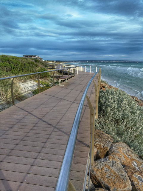 Waterfront Retreat - Accommodation QLD 33