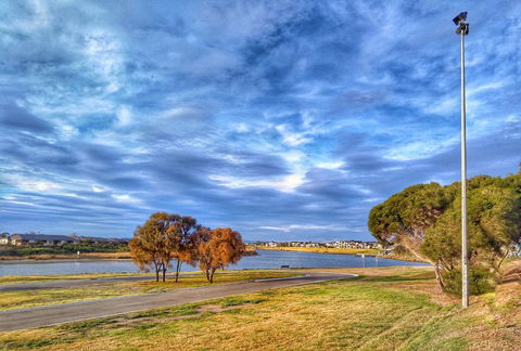 Waterfront Retreat - Accommodation QLD 27