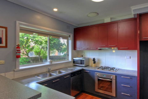 Jacaranda House - Accommodation QLD 4