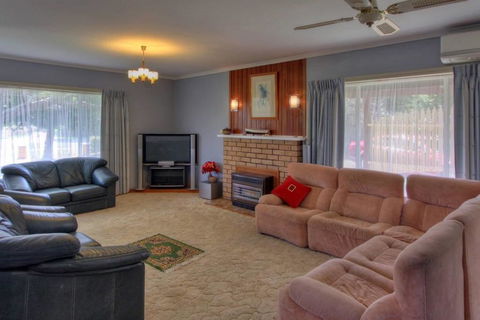 Jacaranda House - Accommodation QLD 1