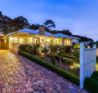 Lovely 5BR full house in Glen Waverley walk to train bus  shops - Accommodation QLD