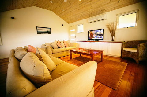 Rayville Boat Houses - Accommodation QLD 7