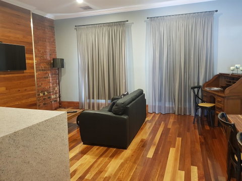 Sublime Spa Apartments - Accommodation QLD 3
