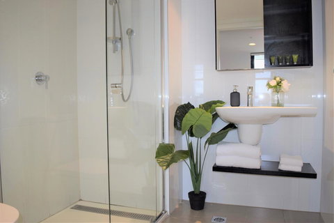 Executive Stay Little Collins Street - Accommodation QLD 16