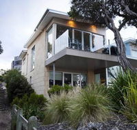 Battery Cove Beach Front Apartment - Accommodation QLD