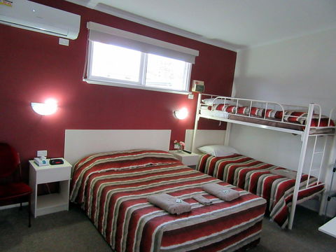 The Highlander Motel - 24HR Check In - Accommodation QLD 16