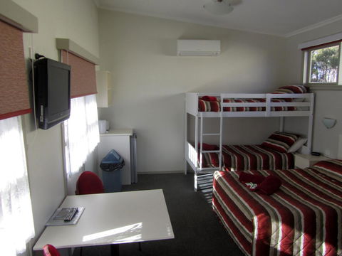 The Highlander Motel - 24HR Check In - Accommodation QLD 21