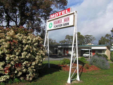 The Highlander Motel - 24HR Check In - Accommodation QLD 4