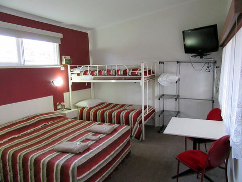The Highlander Motel - 24HR Check In - Accommodation QLD 17