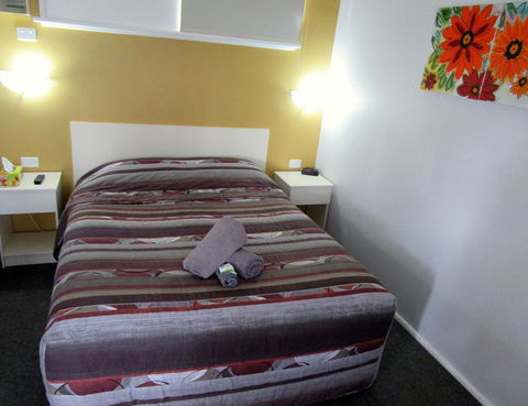 The Highlander Motel - 24HR Check In - Accommodation QLD 13