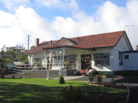 The Highlander Motel - 24HR Check In - Accommodation QLD 9