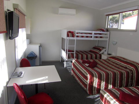 The Highlander Motel - 24HR Check In - Accommodation QLD 22