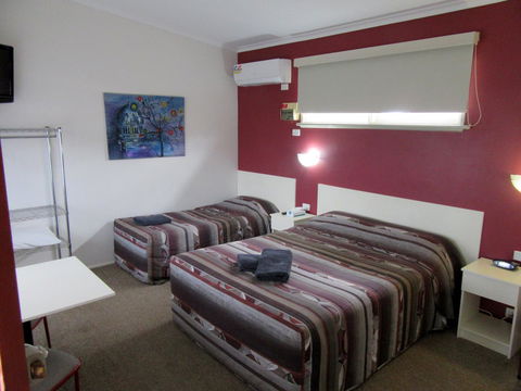 The Highlander Motel - 24HR Check In - Accommodation QLD 3