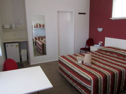 The Highlander Motel - 24HR Check In - Accommodation QLD 15