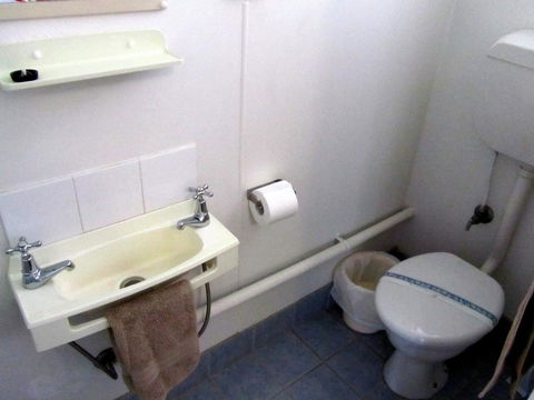 The Highlander Motel - 24HR Check In - Accommodation QLD 26