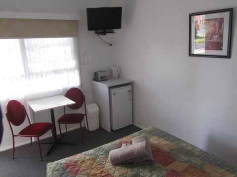 The Highlander Motel - 24HR Check In - Accommodation QLD 11
