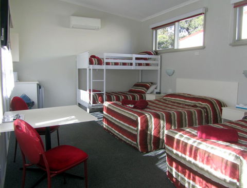 The Highlander Motel - 24HR Check In - Accommodation QLD 18