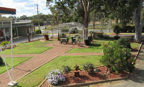 The Highlander Motel - 24HR Check In - Accommodation QLD 5