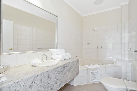 Quality Inn & Suites The Menzies - Accommodation QLD 31