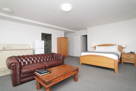 Quality Inn & Suites The Menzies - Accommodation QLD 8