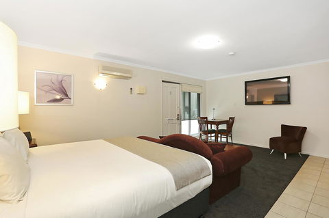 Quality Inn & Suites The Menzies - Accommodation QLD 38