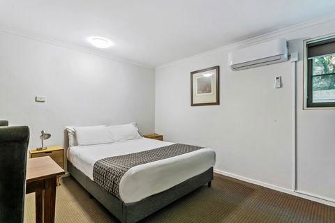 Quality Inn & Suites The Menzies - Accommodation QLD 3