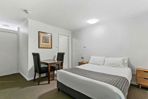 Quality Inn & Suites The Menzies - Accommodation QLD 2
