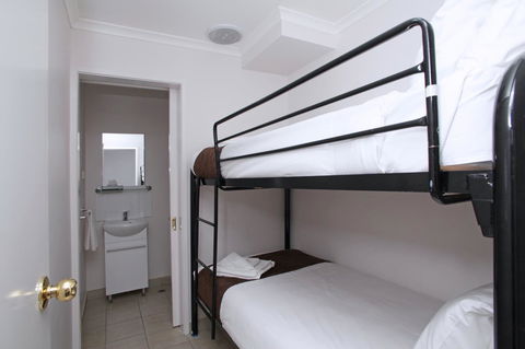 Quality Inn & Suites The Menzies - Accommodation QLD 27
