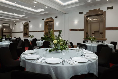 The Victoria Hotel - Accommodation QLD 14