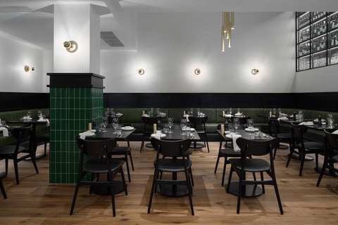 The Victoria Hotel - Accommodation QLD 8