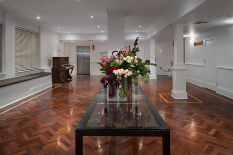 The Victoria Hotel - Accommodation QLD 12