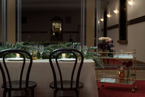 The Victoria Hotel - Accommodation QLD 13