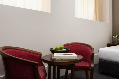 The Victoria Hotel - Accommodation QLD 10